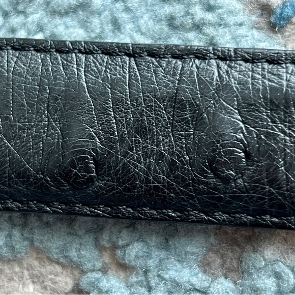 Black genuine ostrich Leather Belt with Gold Buckle Sz 40 - Picture 3 of 3